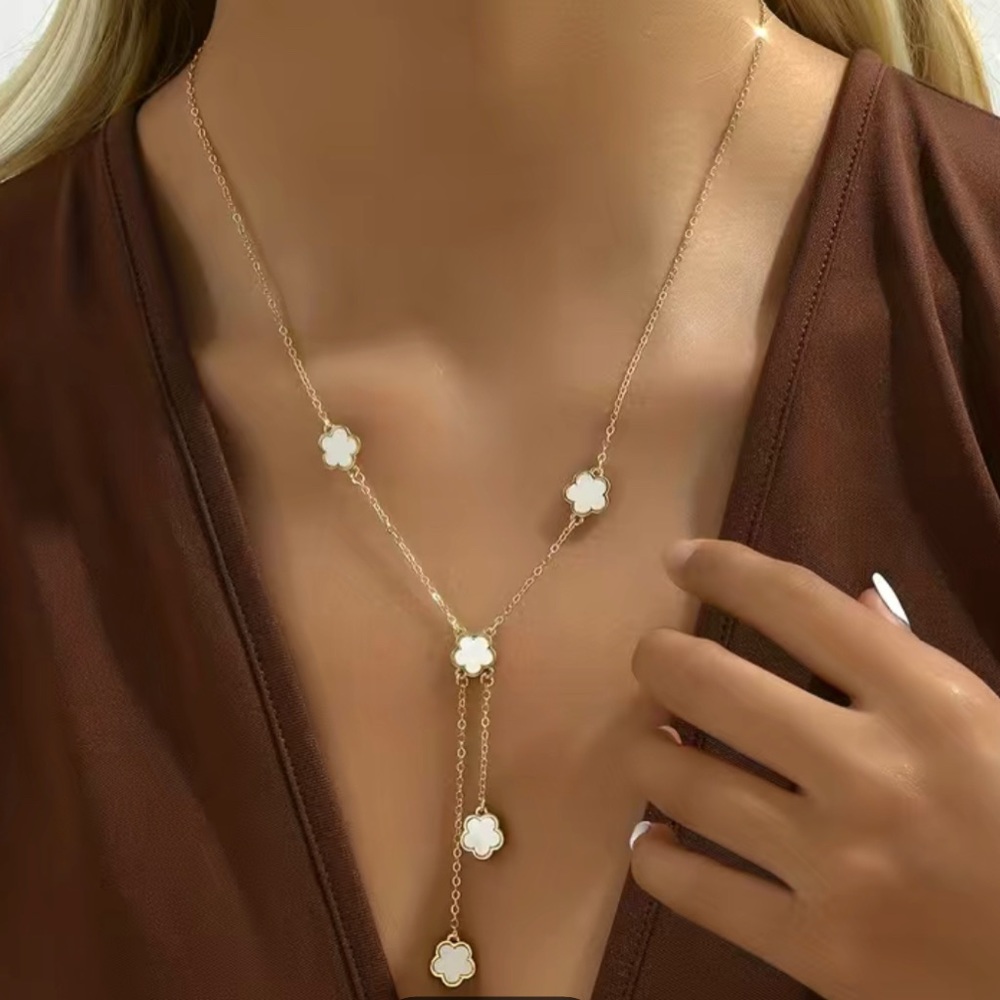 White Clover Star Flower Necklace